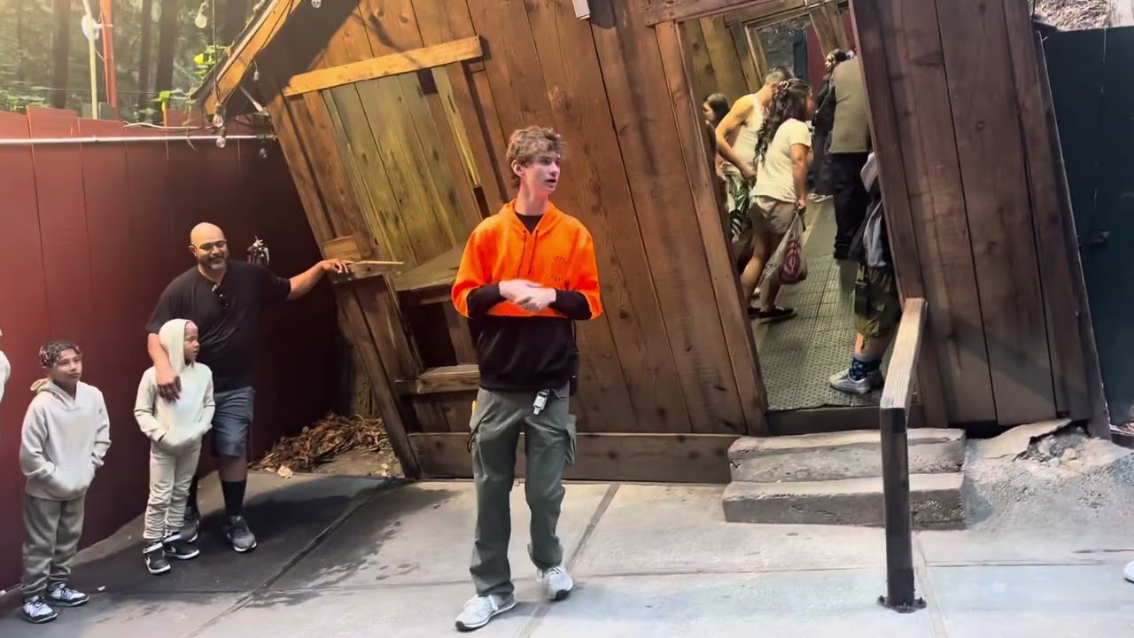 Defy gravity #mysteryspot  #santacruz #gravity #wonderland #california #tamil #natural #travel #kids