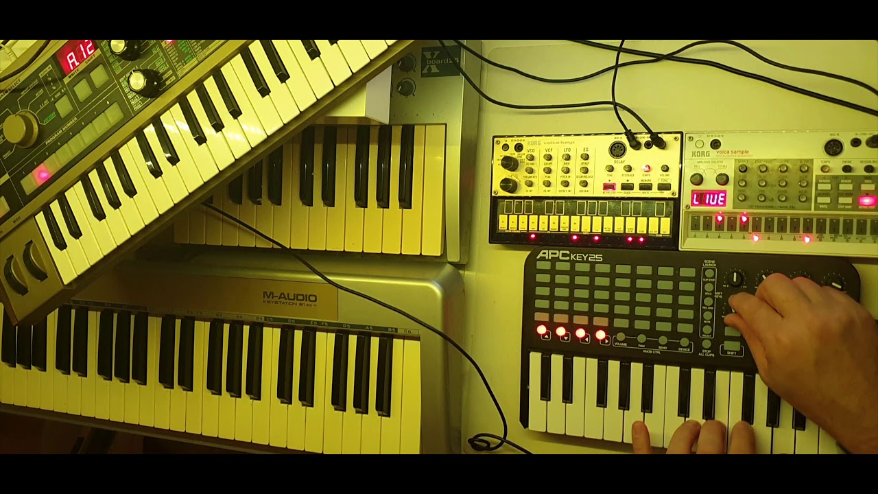 Monotonland Hypnotic Techno Live jam with Korg Volca Keys Sample Akai APC