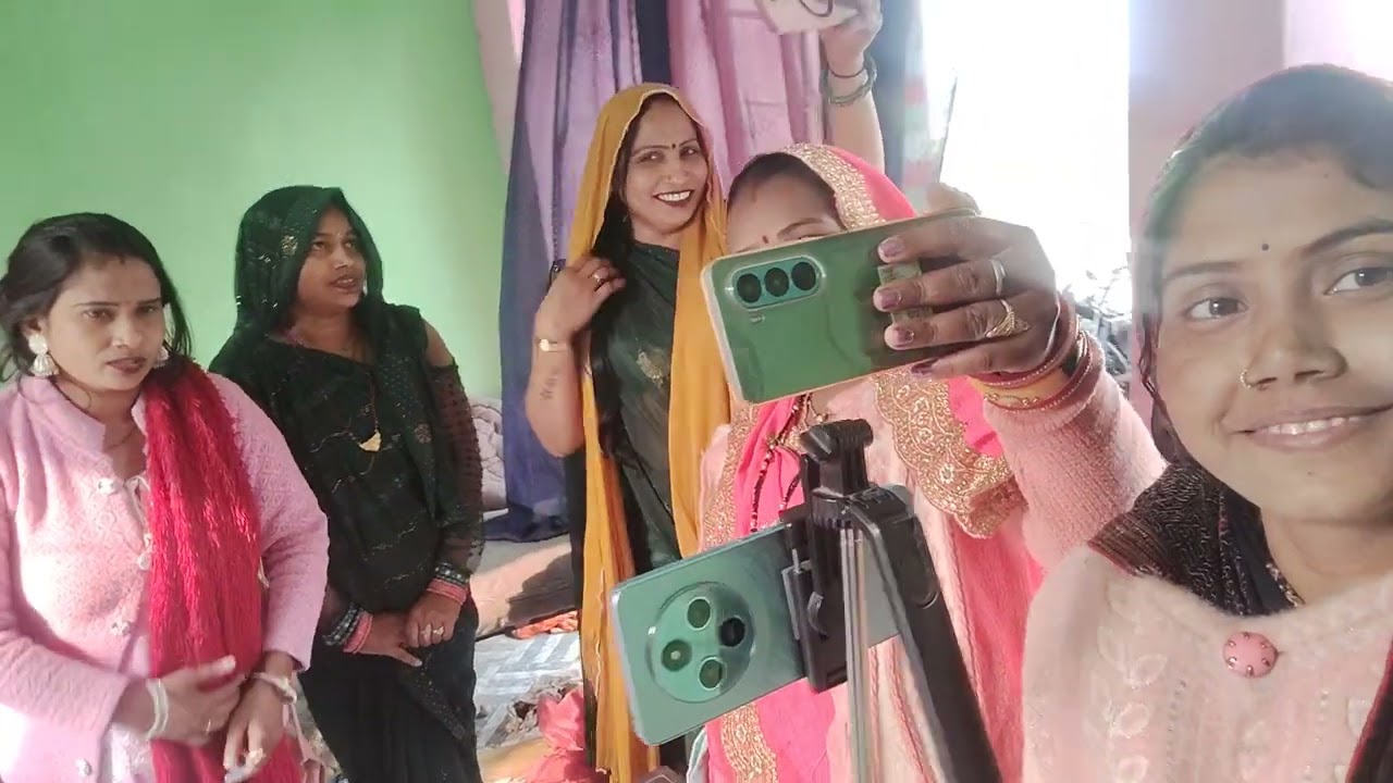 Renu ji ke kaatne gai hai khushbu Rani ki Monica ji ke Kat rahi thi blue video doston