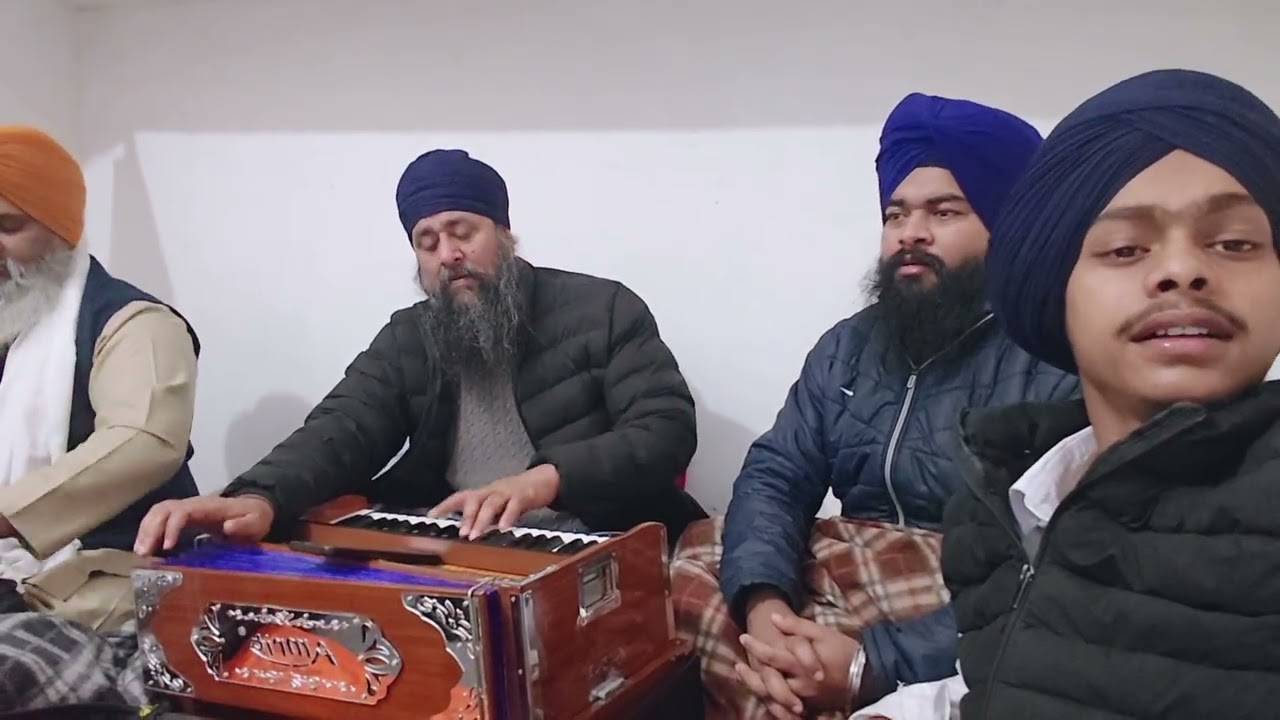 Bhai Sukhwinder Singh ji chandigarh wale.. ਰਿਆਜ਼ ਕਰਦੇ ਹੋਏ ..