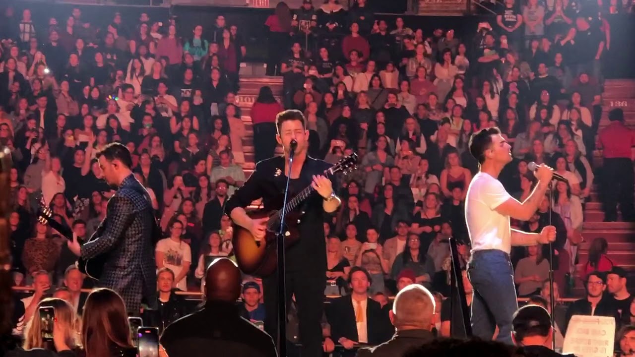 Jonas Brothers - Jersey - Forum 12/15