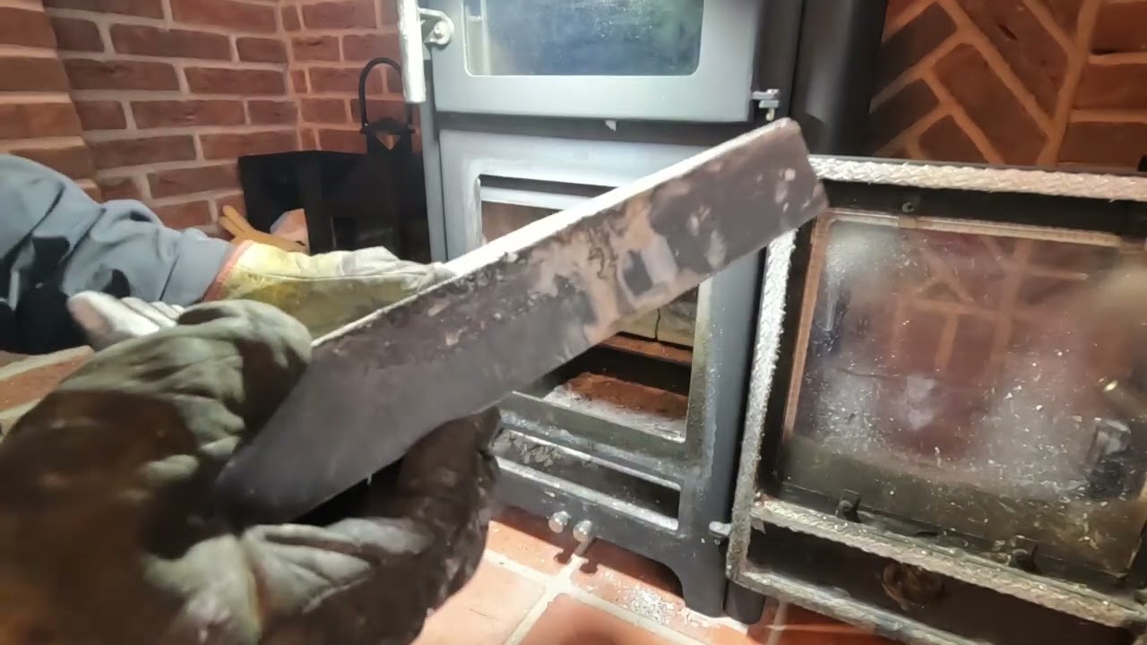 Chilli Penguin stove with oven strip and clean.