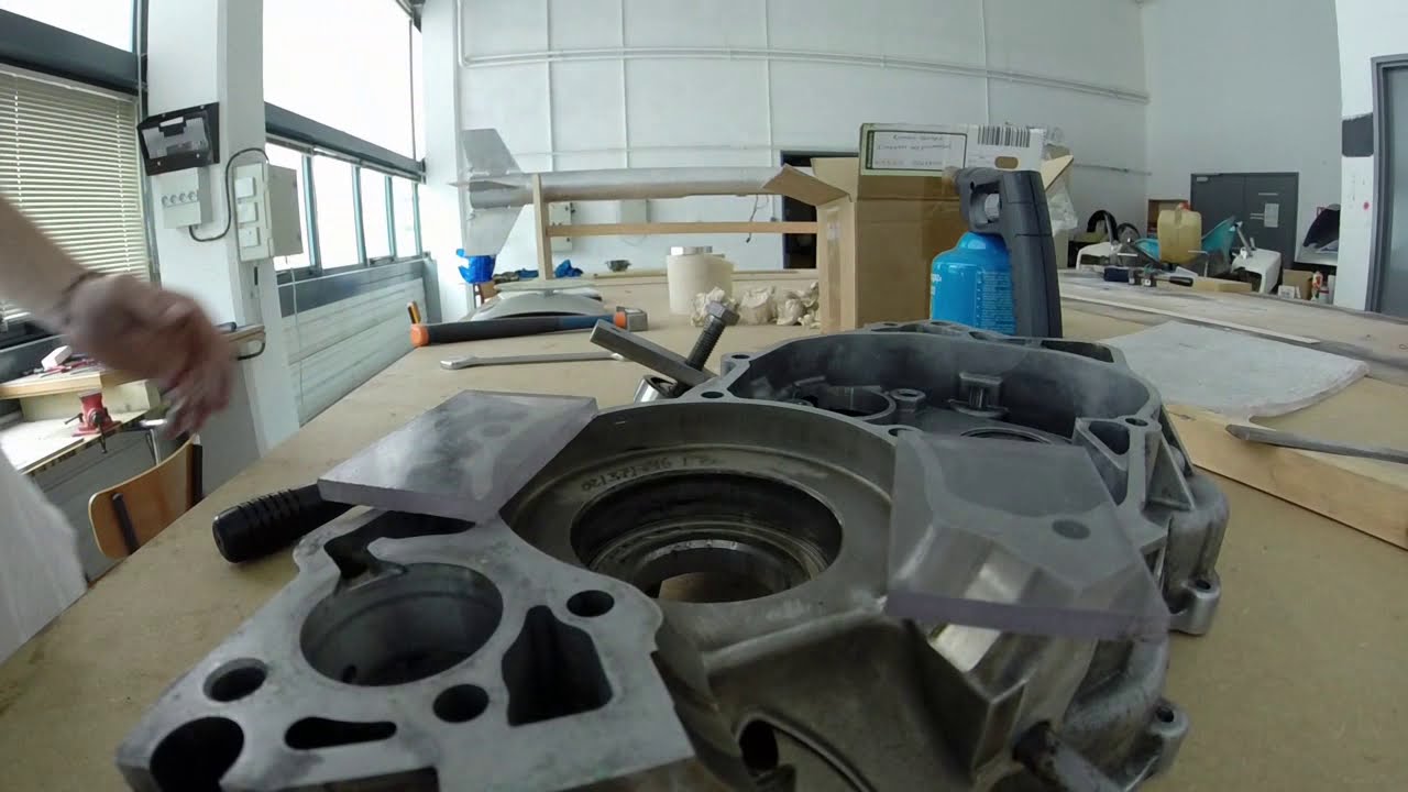 [Aprilia RS - Rotax 122] Crankshaft (crank) bearing removal