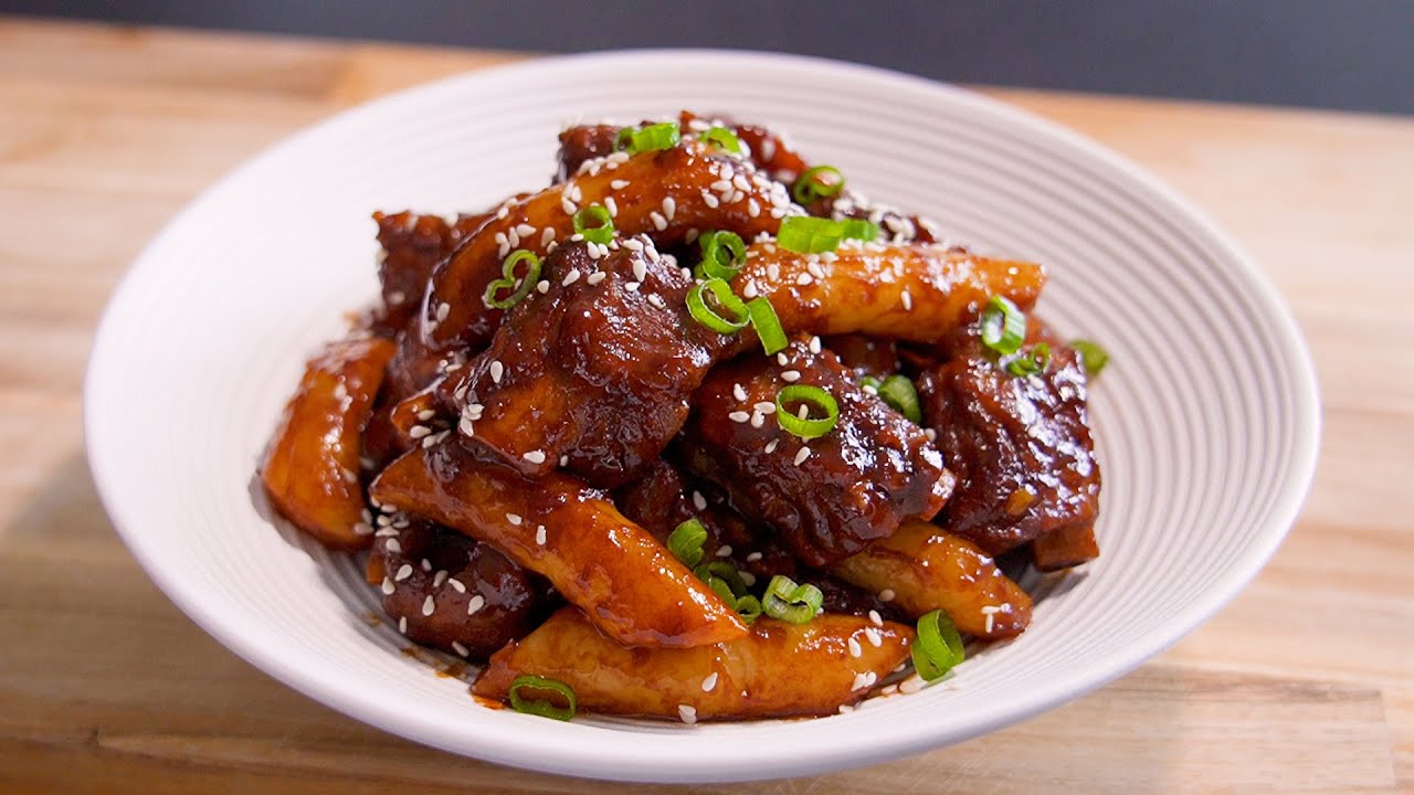 【排 骨 年 糕】红润多汁、软嫩脱骨的烧排骨！Braised Ribs