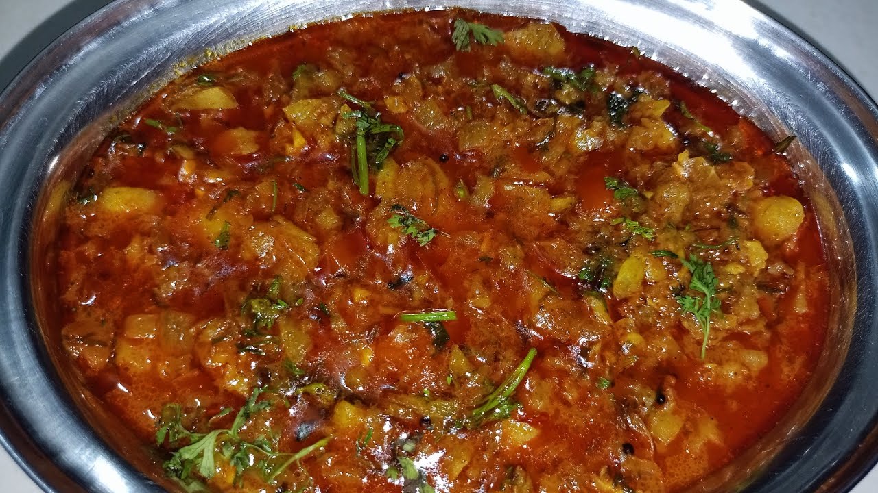 बटाटा ना उकडता नाही बटाटा चिरायचा तरीही अगदी भंडारा किंवा समारंभा सारखी बटाटाभाजी कमी साहित्यात झटपट