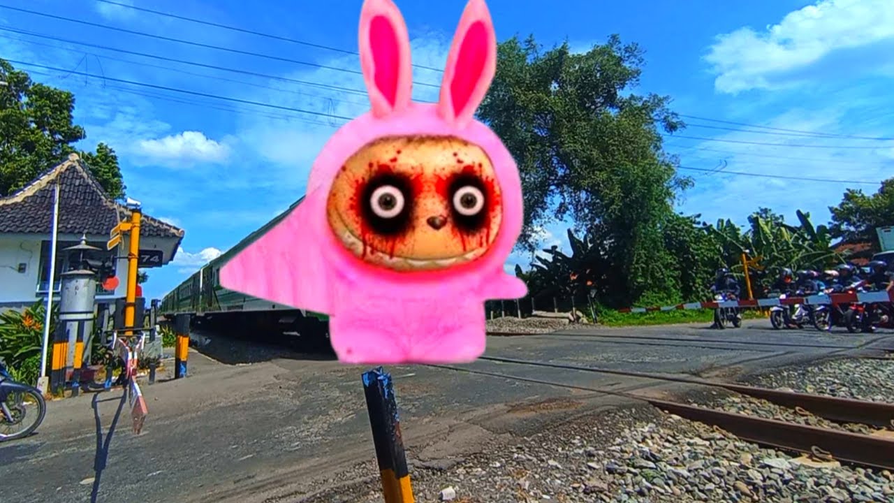 Labubu lucu di Kereta Api