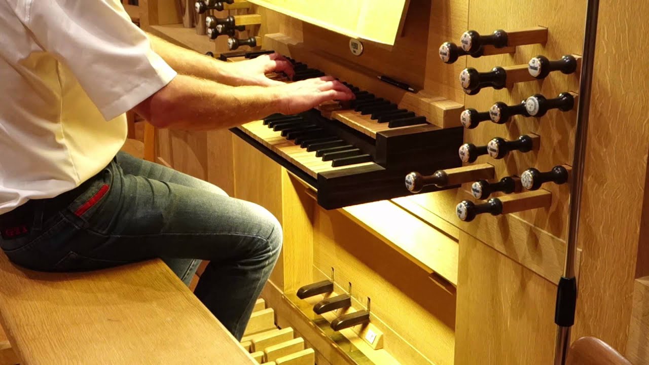 Stefan Hiller spielt nothing else matters an der Orgel