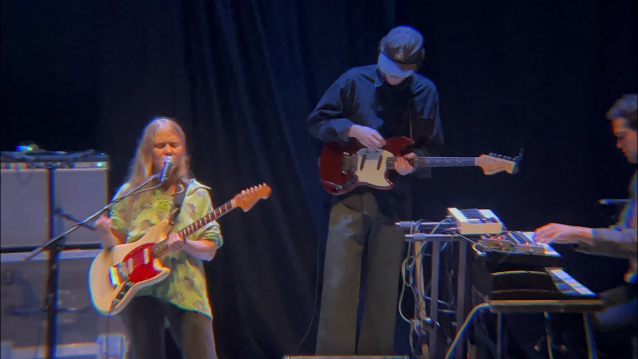 Alice Phoebe Lou - Angel (Live)