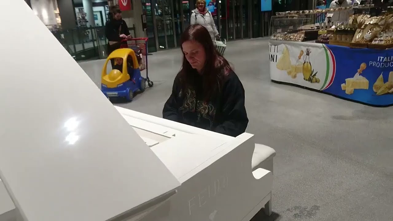 😇PUBLIC Street Piano! 😍😎 Open Piano 🤍Street Piano