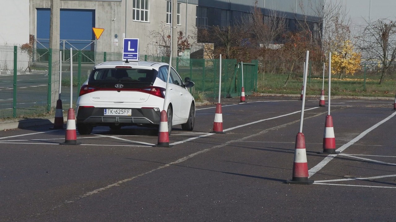 Wyższa zdawalność prawa jazdy w Ostrowcu niż w Kielcach w 2025 roku | LOKALNA.TV