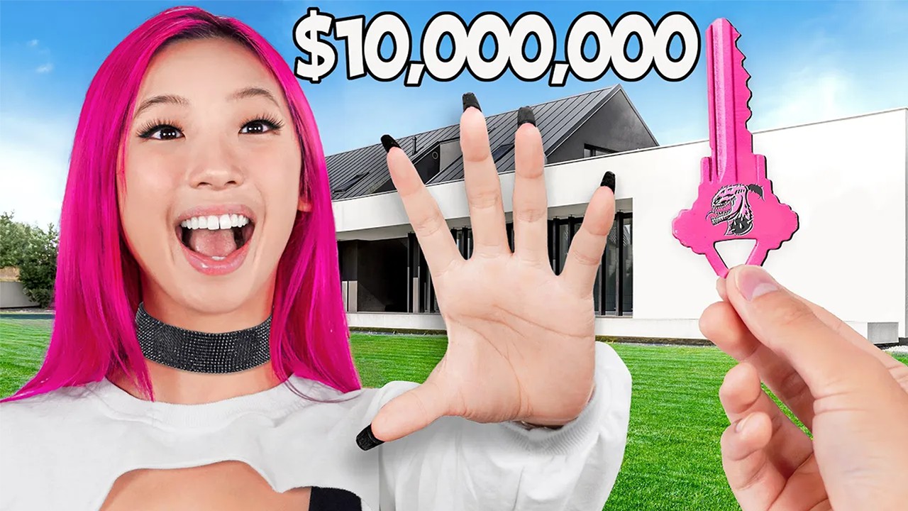 I Built My Girlfriend A House In ONE COLOR!