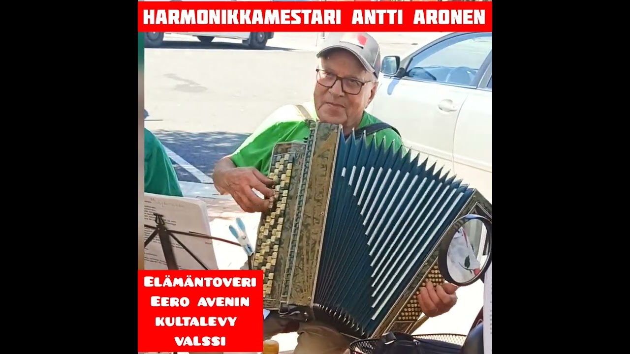 Elämäntoveri valssi Heinolan torilla säestäjänä Antti Aronen