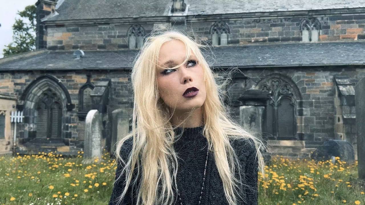 APNOIE - Ivy (OFFICIAL VIDEO) | darkTunes Music Group