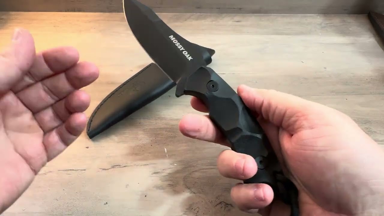 Fixed blade hunting knife, full tang blade