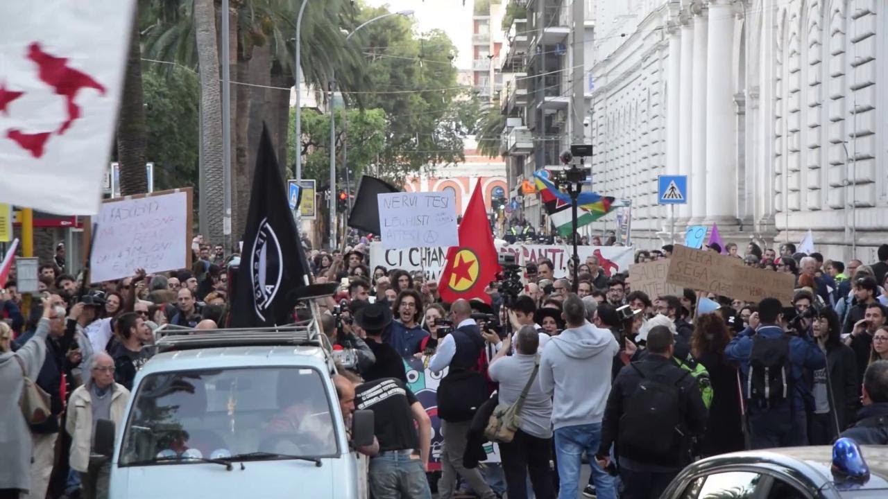 Salvini a Bari, il corteo antifascista contro il ministro