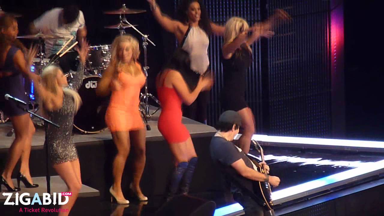 Kevin Rudolf performs Don't Give Up at Summerslam 2012 w/ WWE Divas!