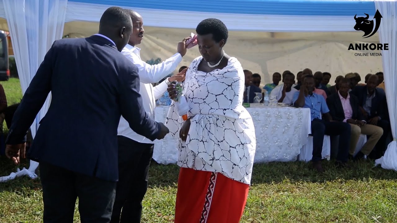 Anna Murisa at Okuhingira omu Banyankore Bahima