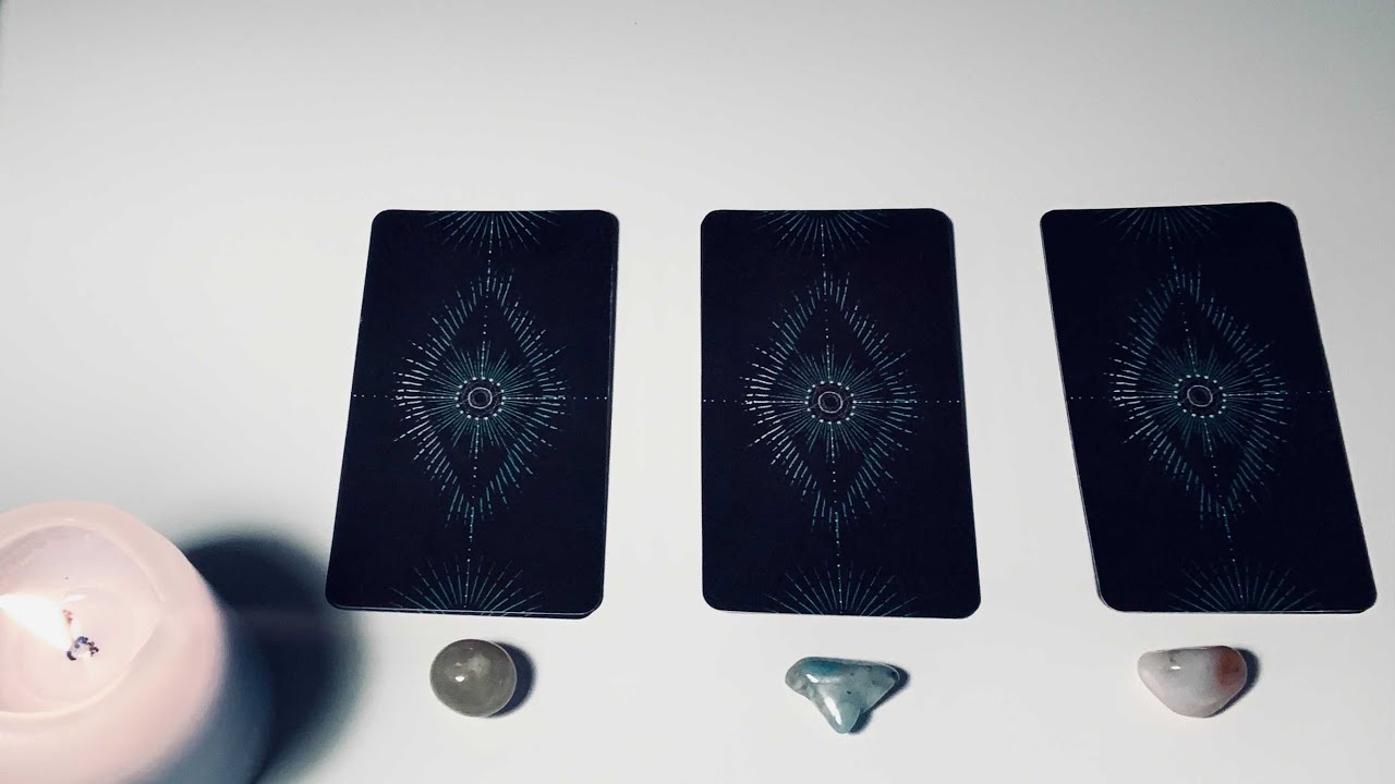 Coworker/ Platonic Friend - Is He Interested In Me Romantically?💕💋 *Pick a Card Tarot*