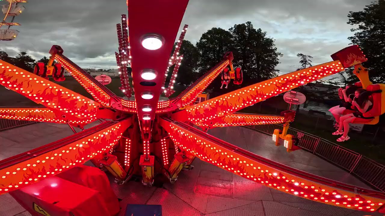 Lunapark Josef Kamienicky - karuzela Fire - jumper (Fabbri Smashing Jump) on ride 6 Darłówko 2025