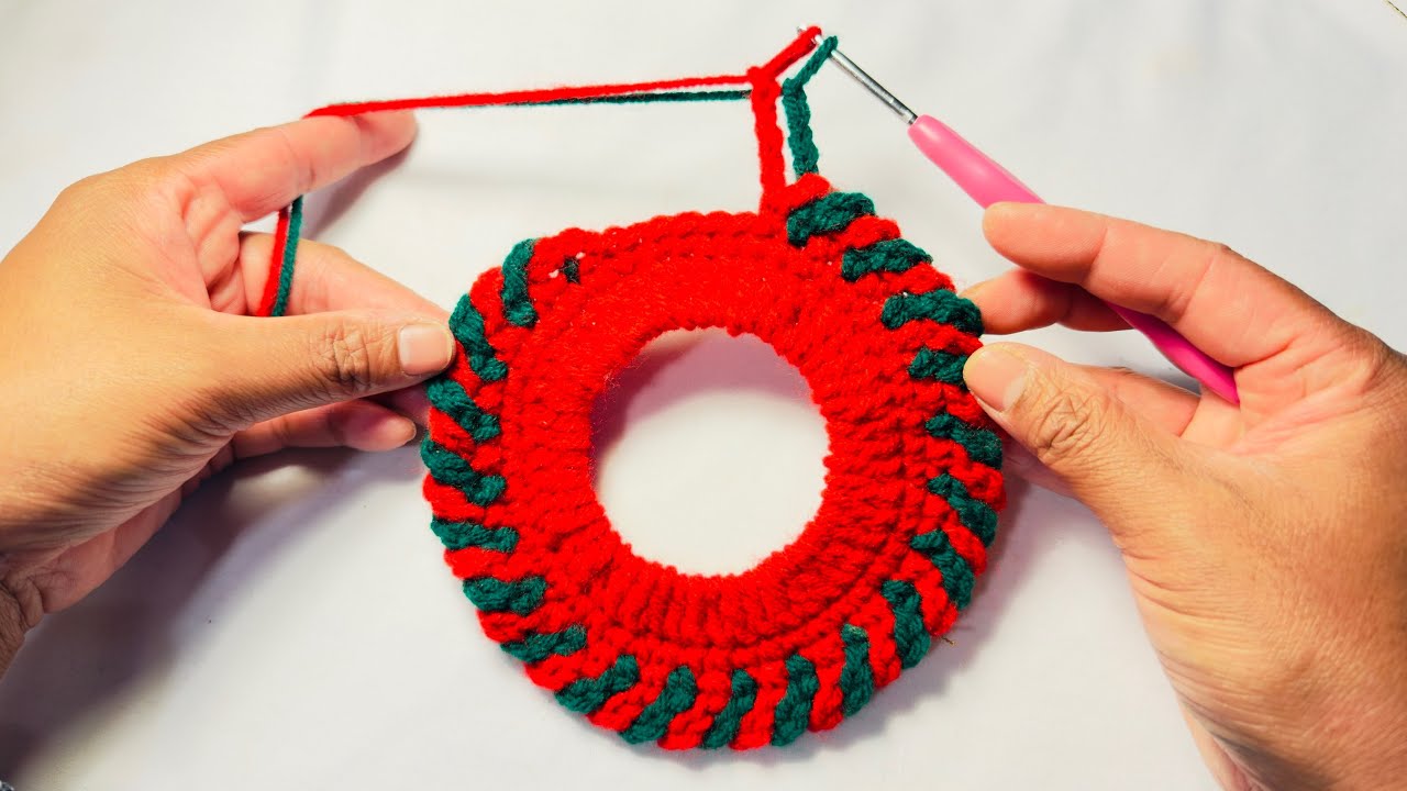 Wow!! Crochet Christmas. Super easy to crochet. Crochet Christmas decoration ornament