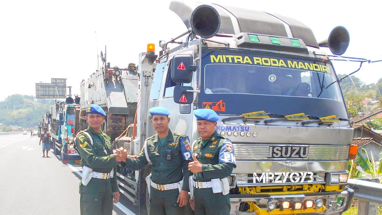 APC M113 Armored Personnel Carrier Moved By Self Loader Trucks