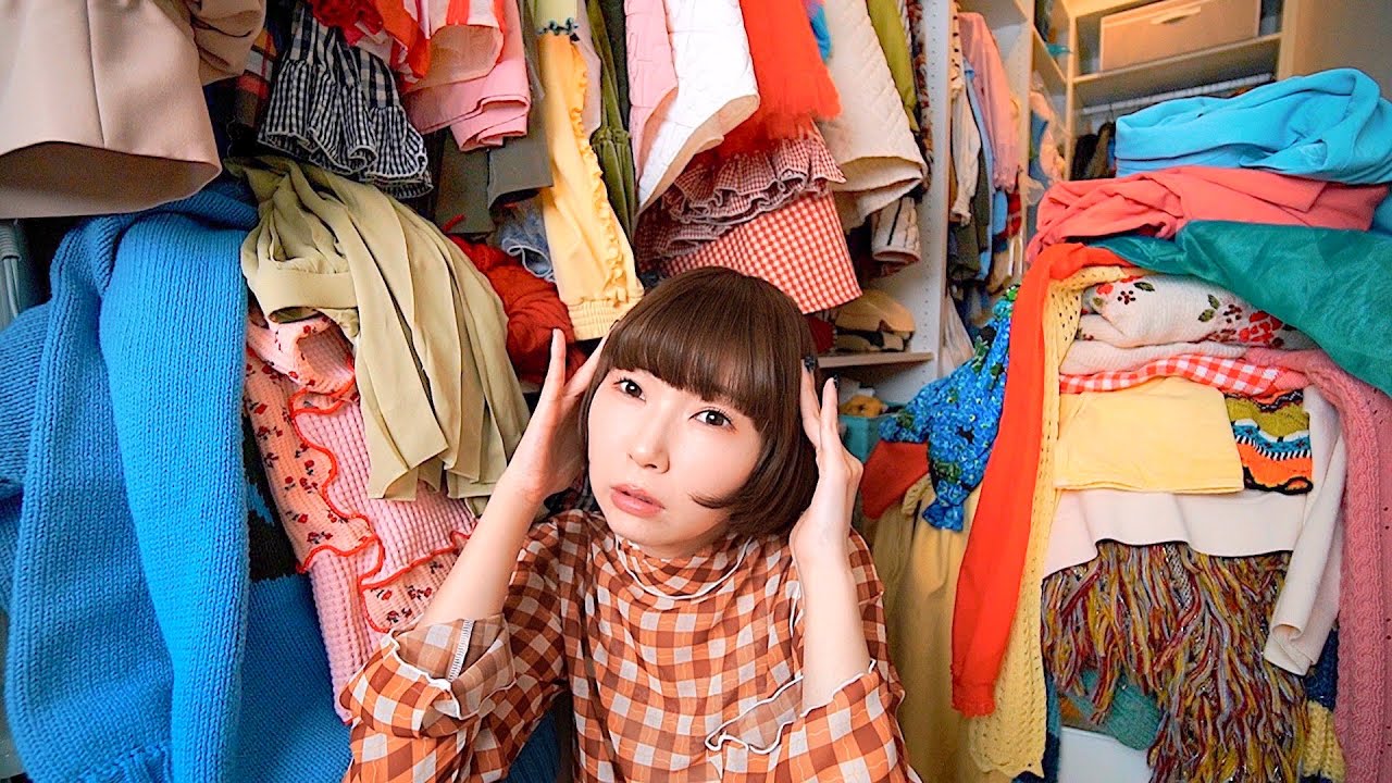 大量の服で家がヤバいです...