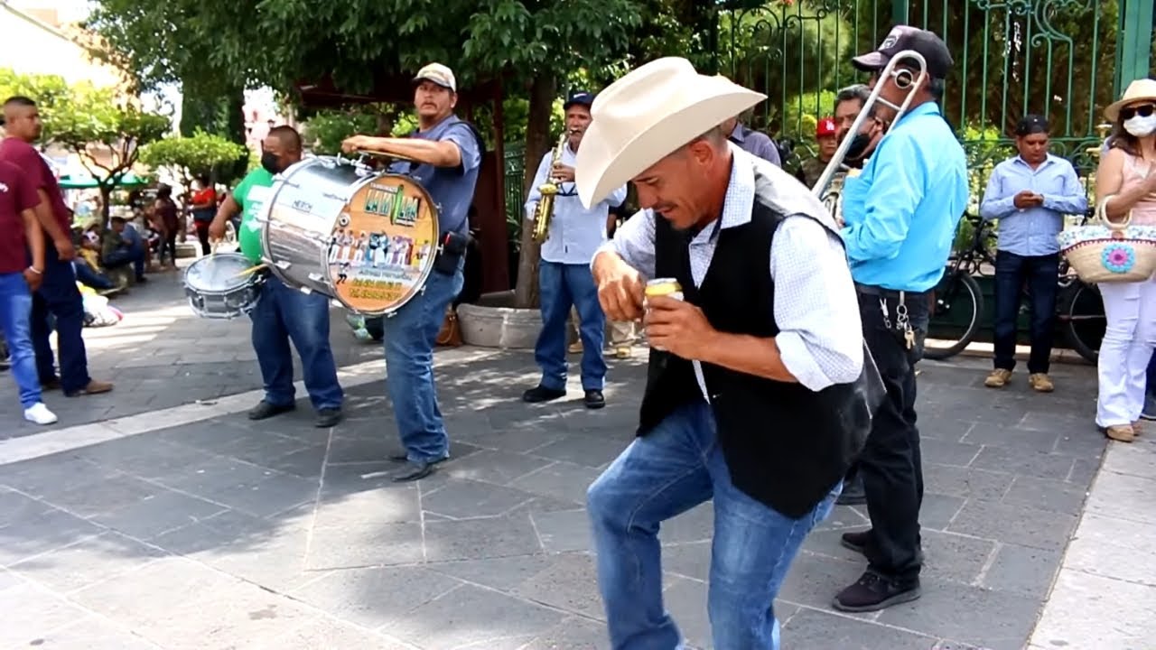 BAILANDO CON TAMBORAZO POR EL JARDIN DE JEREZ ZACATECAS