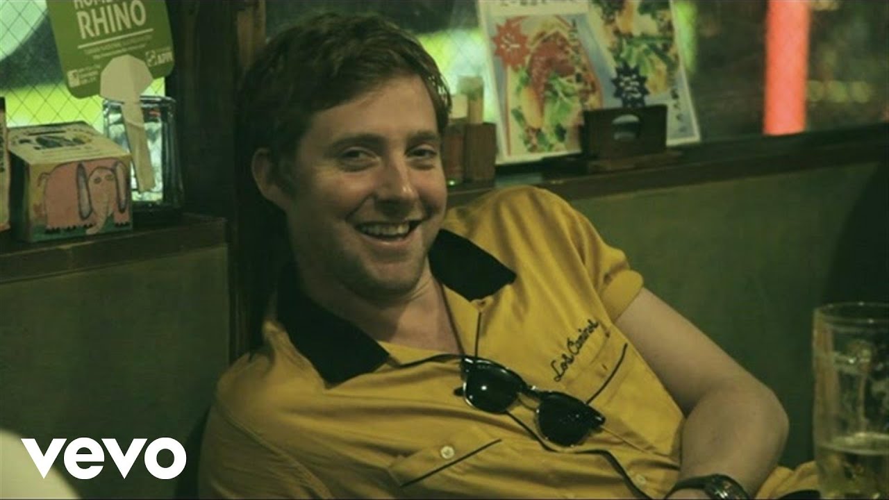 Kaiser Chiefs - Man On Mars (Official Video)