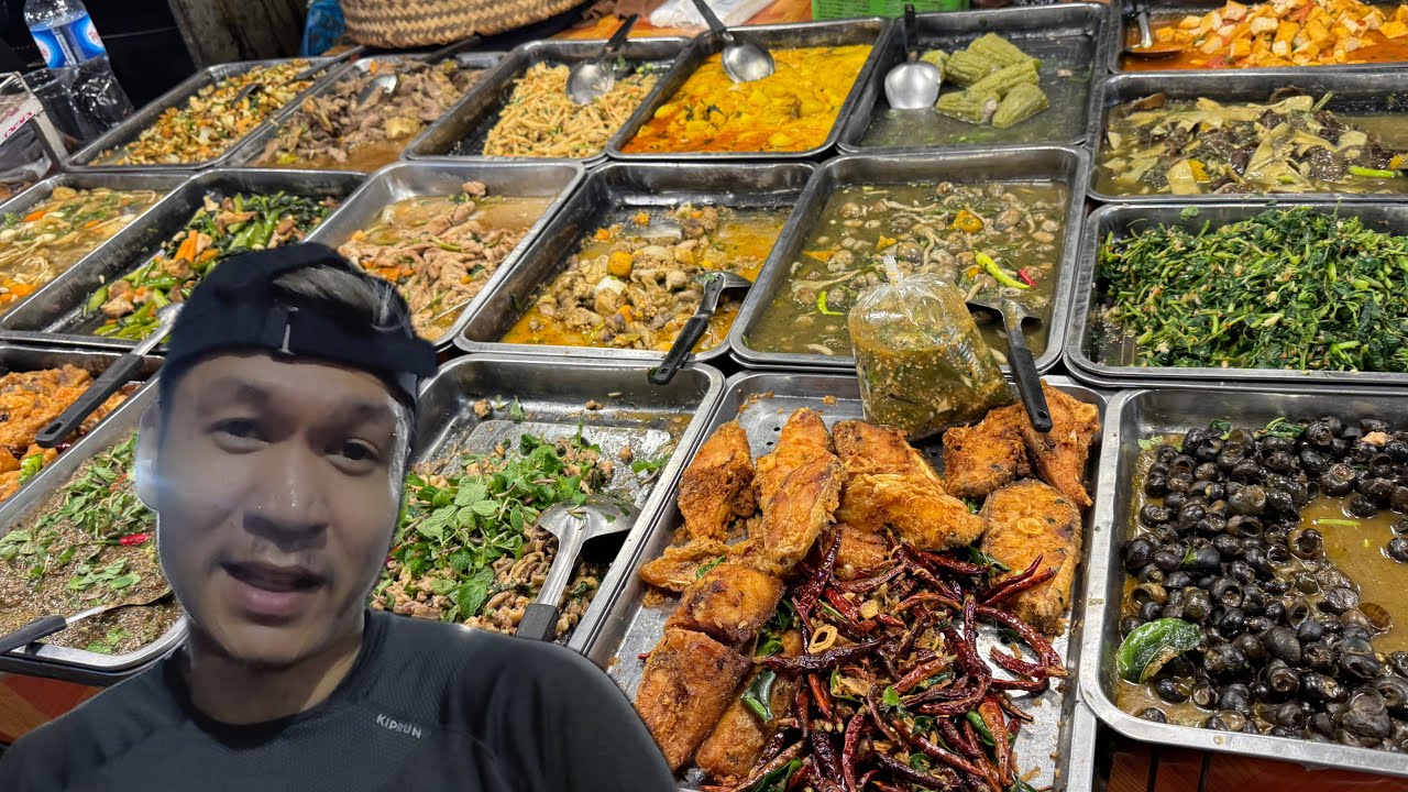 ตลาด ของกินสุข ธาตุหลวง ของกินเยอะมากราคาถูก! ￼