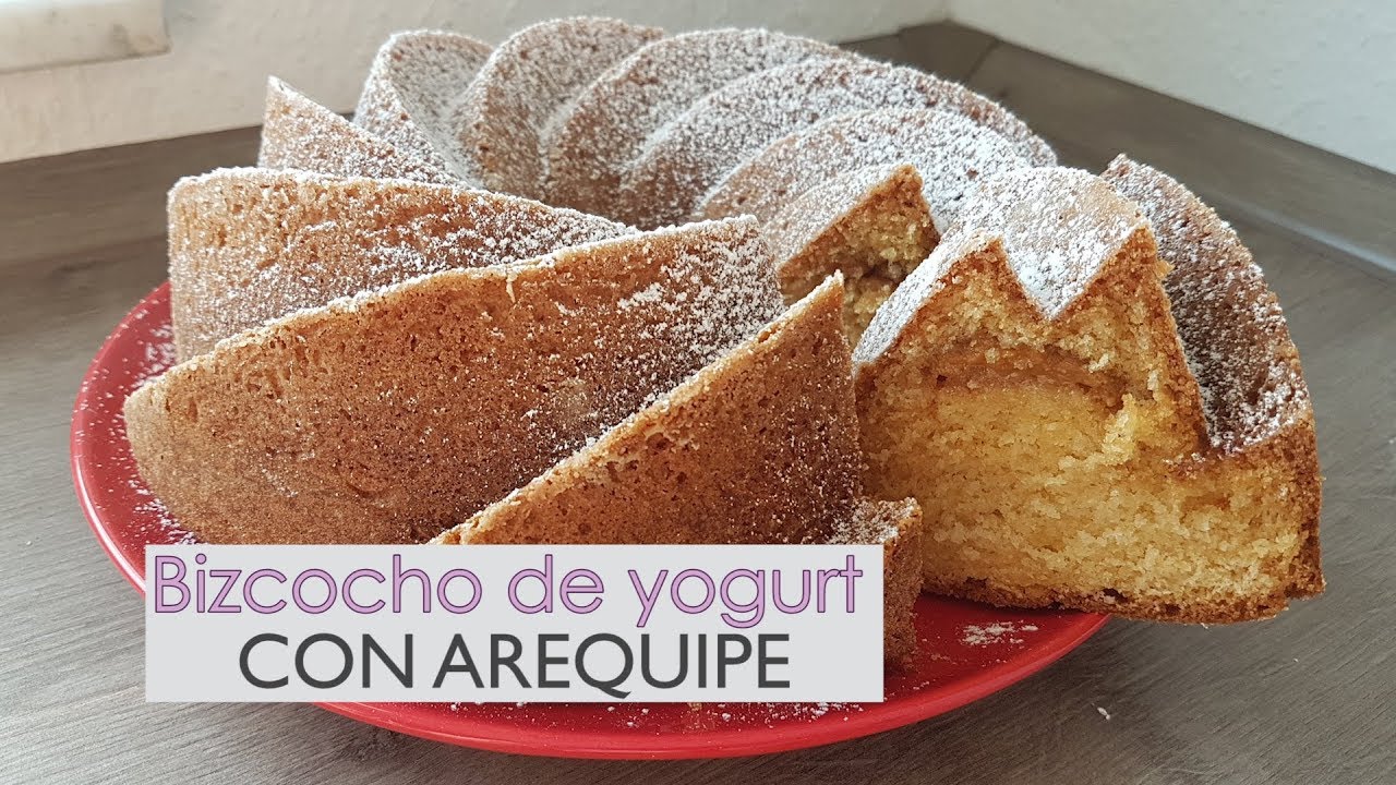 Bizcocho de yogurt relleno de arequipe (Dulce de leche o cajeta)