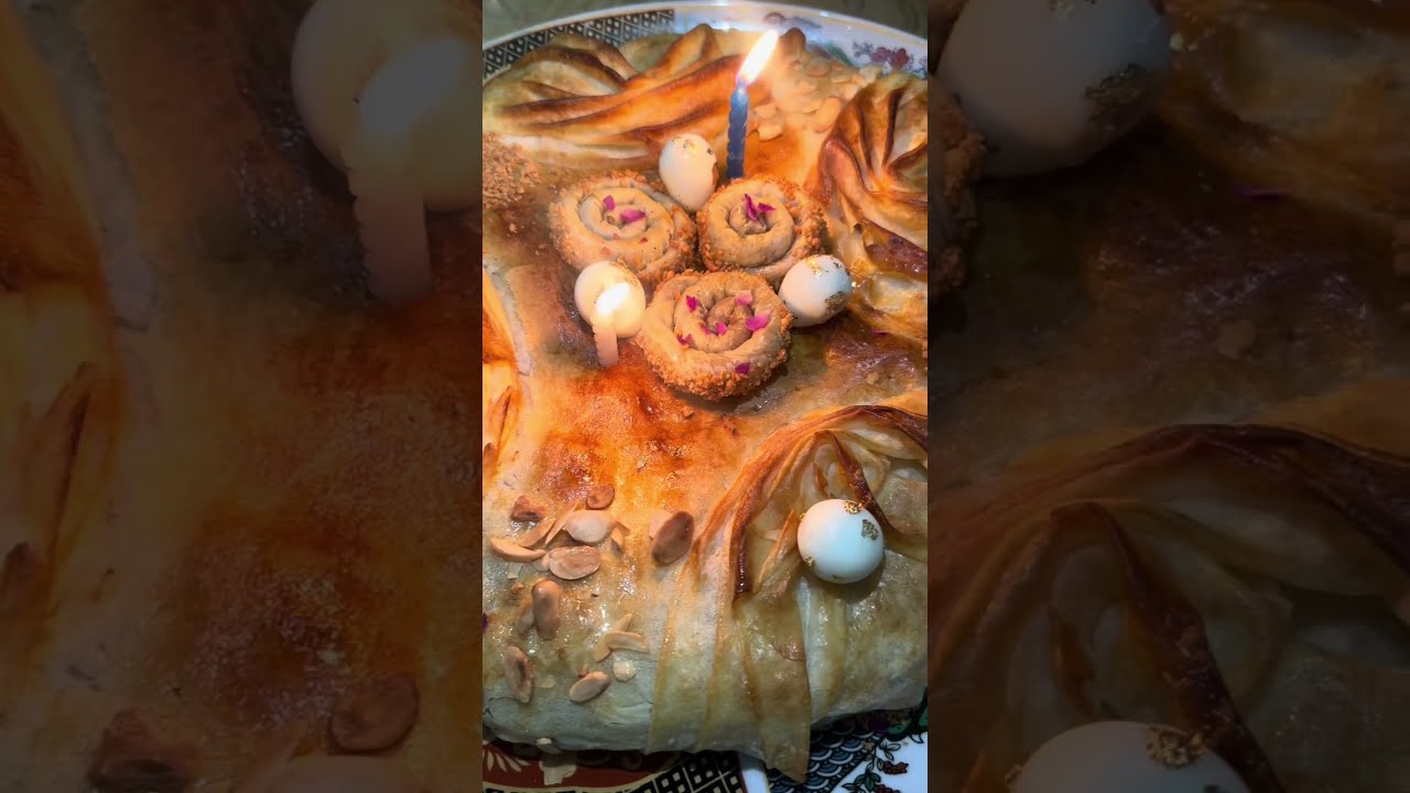بمناسبة عيد ميلاد ماما حدرت هاد البسطيلة دجاج ولوز  كتجي هماوية 😋 #بسطيلة_بالدجاج #بسطيلة_مغربية 