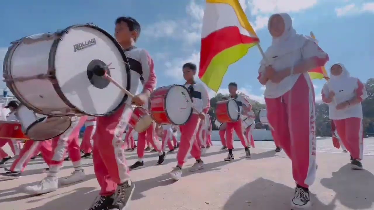 Latihan Drum Band SDN 6 Mataram di Teras Udayana