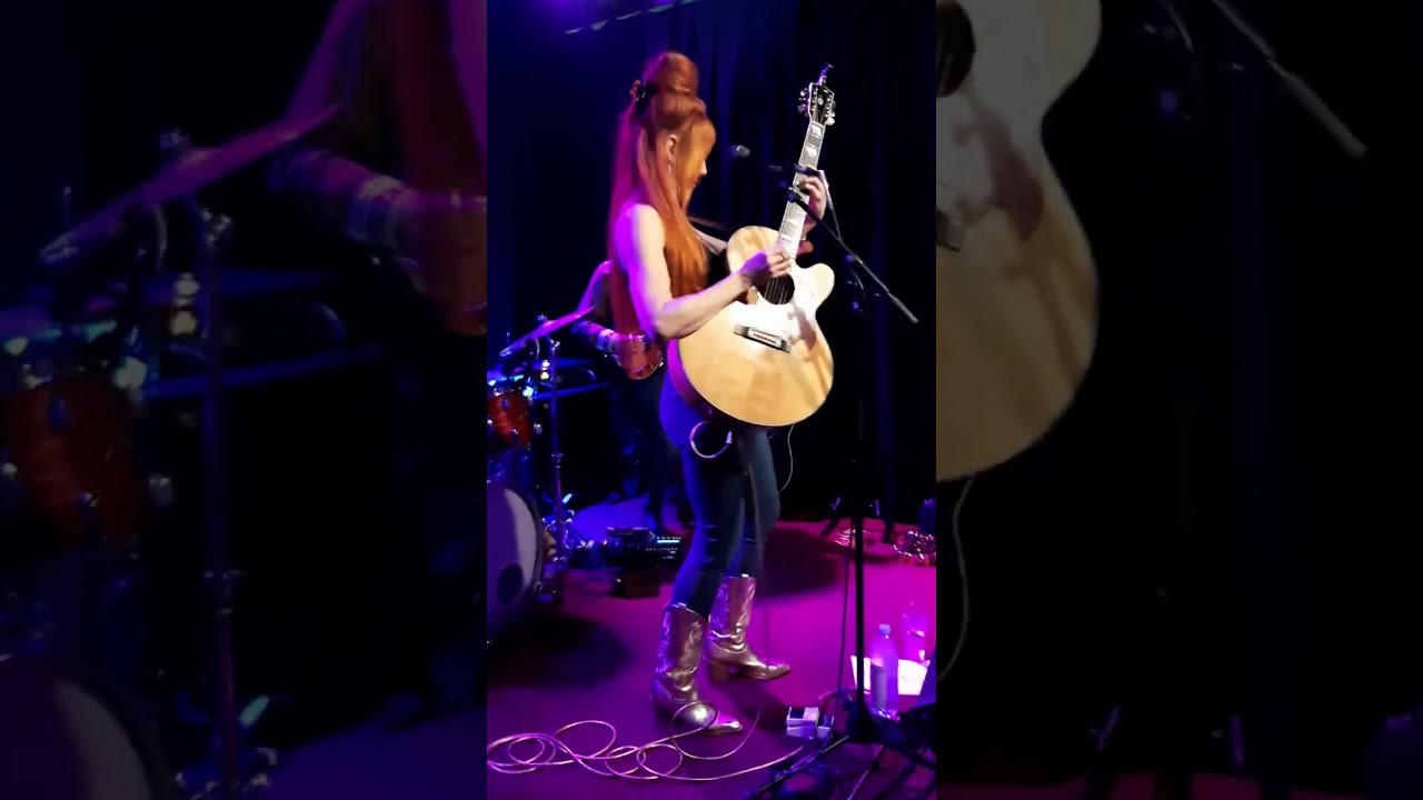 Queen Brea Burns - Mother Hen - Lulie Tavern