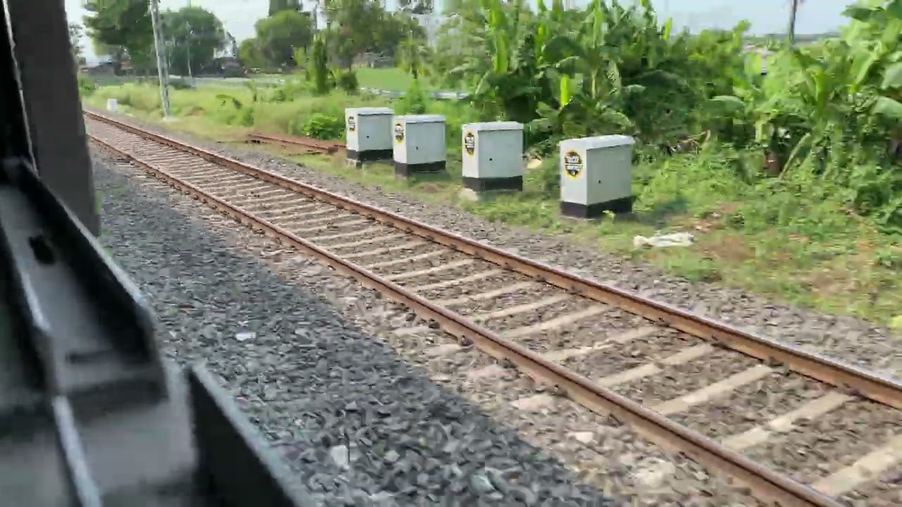 12338 Shantiniketan Howrah Express Blazing past station via Burdwan Chord