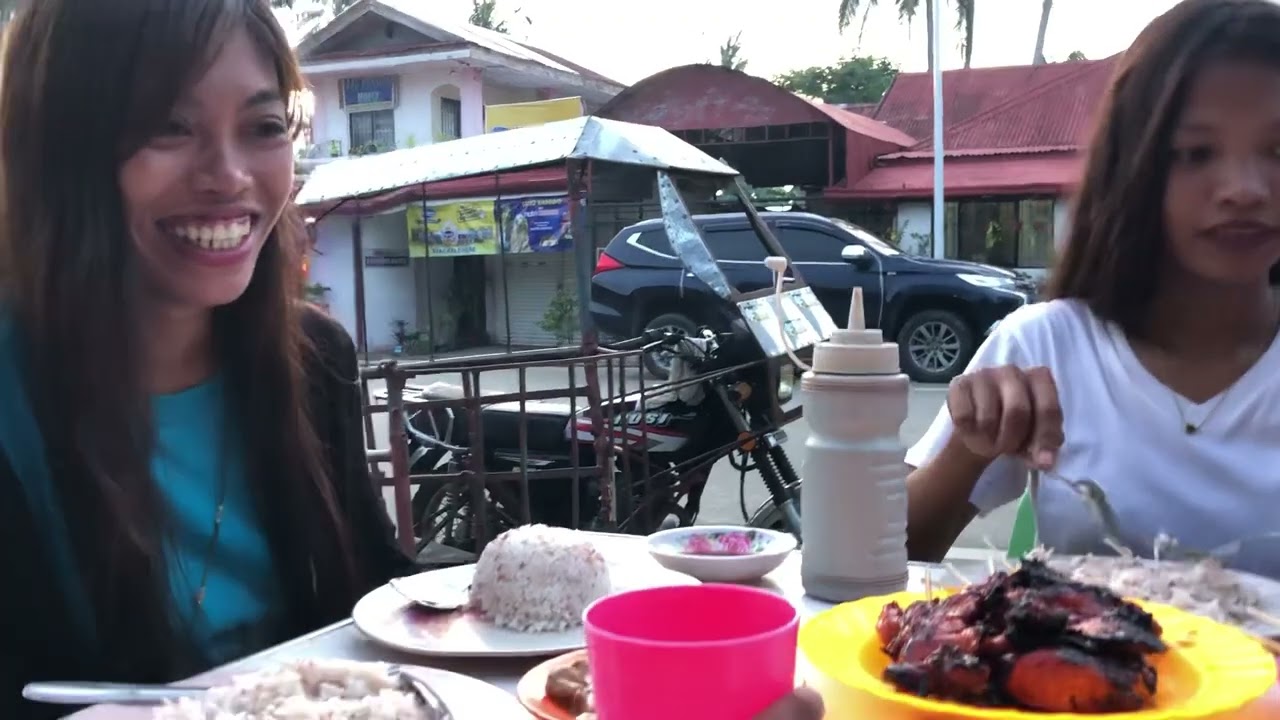 BEAUTIFUL FILIPINA EATING INTESTINE IN THE STREETS??