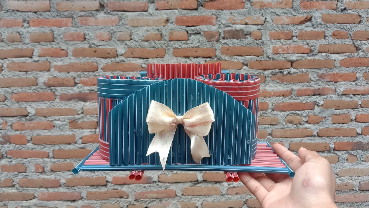 Pembuatan tempat pensil dari botol bekas dan sedotan _Fardhan aditya_10