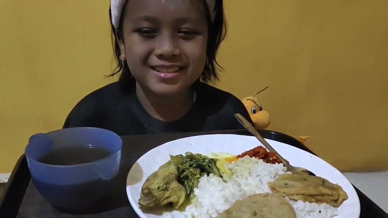Nasi opor ayam teh hangat di warung misel