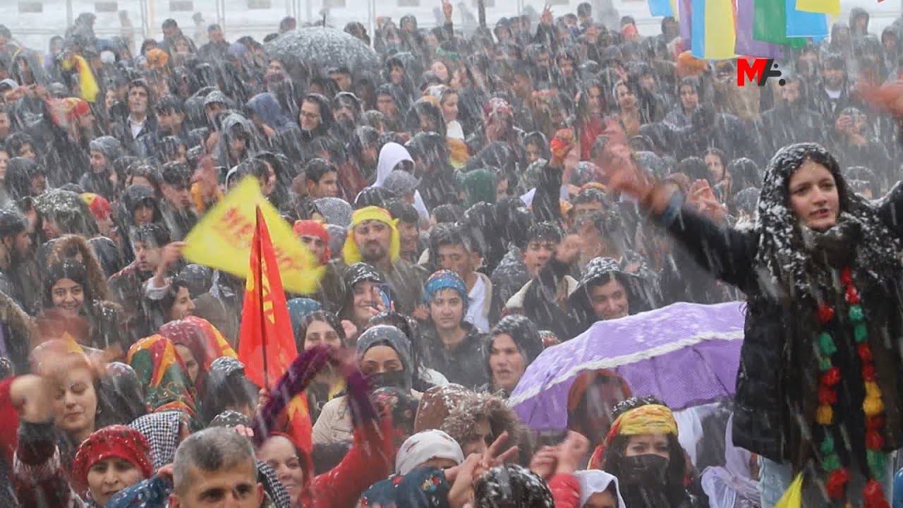 ŞIRNAK'TA ON BİNLER NEWROZ'U KUTLADI