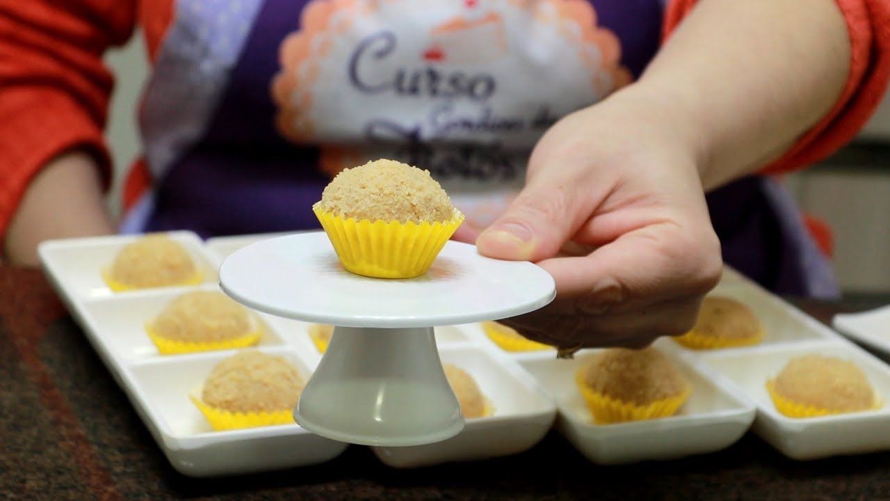 Esse BRIGADEIRO DE PAÇOCA é simples e vende igual água nas festas juninas