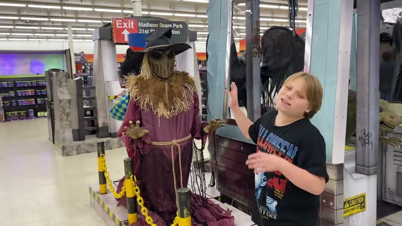 Fooling around at Spirit Halloween  #halloween #spirithalloween #halloweendecorations 