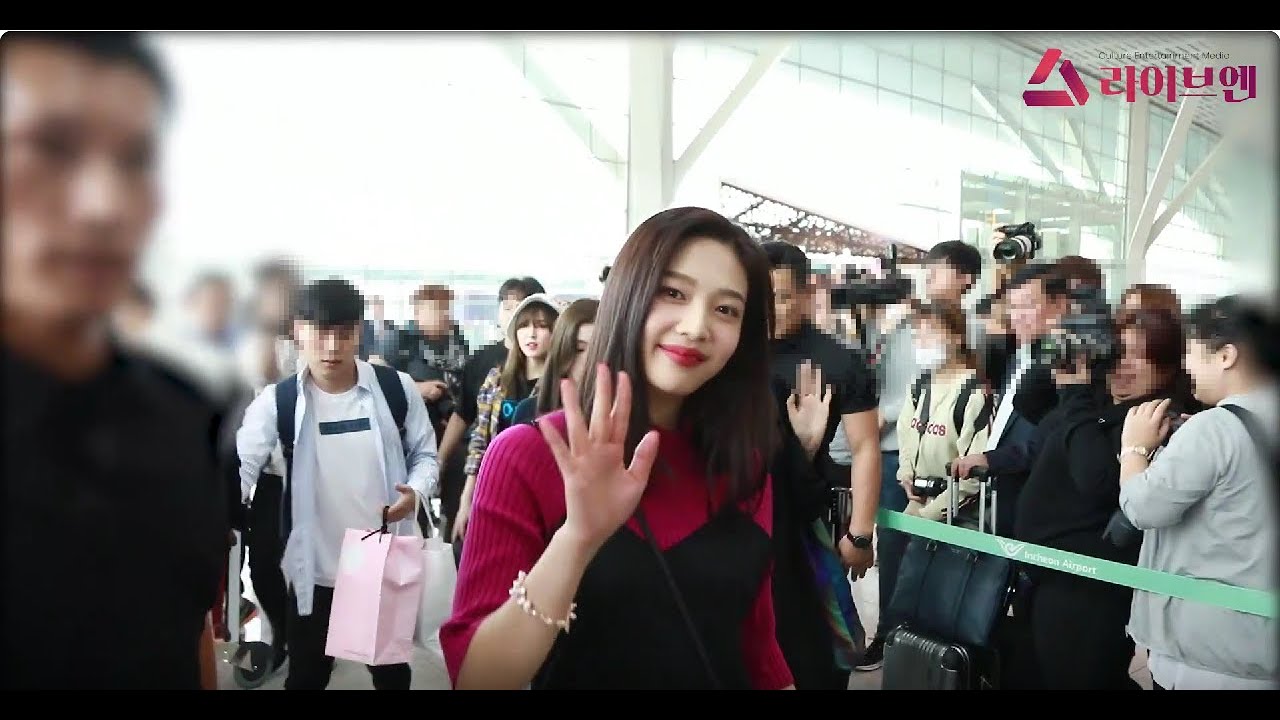 Red Velvet's refreshing, fairy-like airport fashion