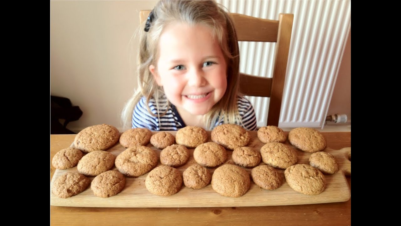 HOMEMADE GINGER BISCUITS
