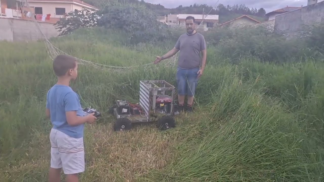 Roçadeira à Controle Remoto