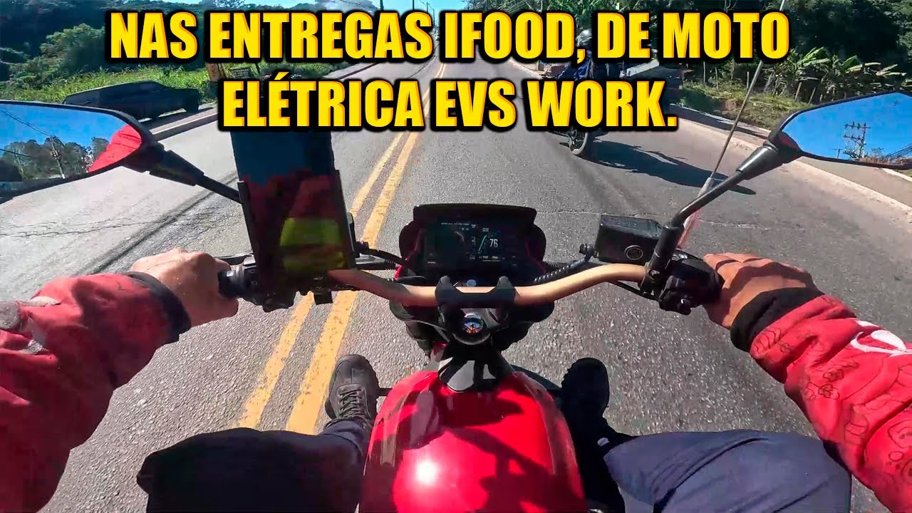 Nas entregas Ifood, de moto elétrica EVS Work.