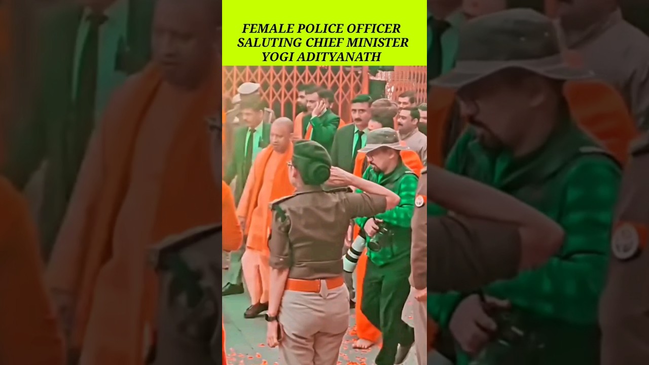 LADY POLICE OFFICER SALUTING CHIEF MINISTER YOGI ADITYANATH #upcm #yogiadityanath #viralvideo