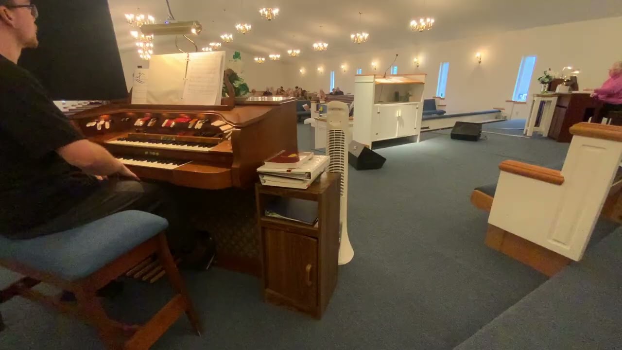 Sue and I playing two songs🎶🎹⛪️