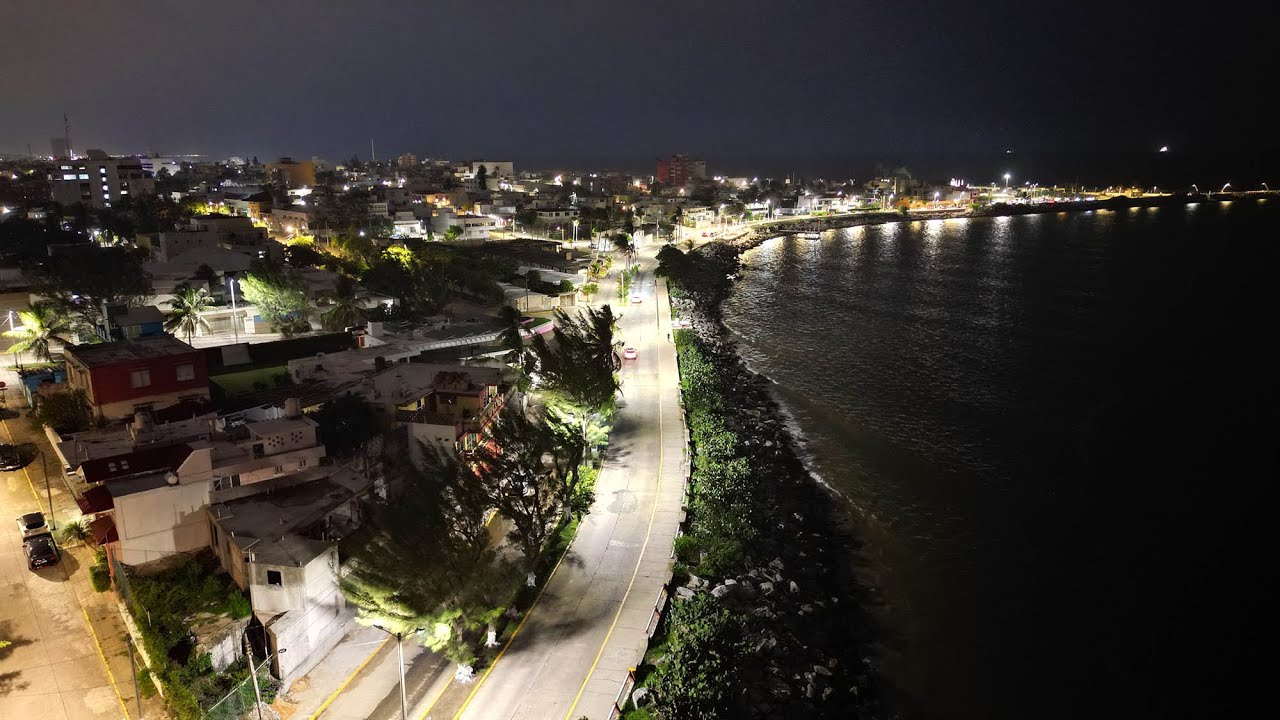 Coatzacoalcos de Noche - Malecón del Río (Drones)