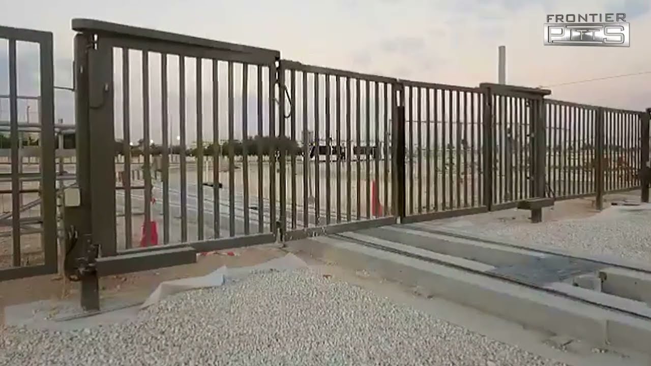 Frontier Pitts Trackless Bi-fold Gate