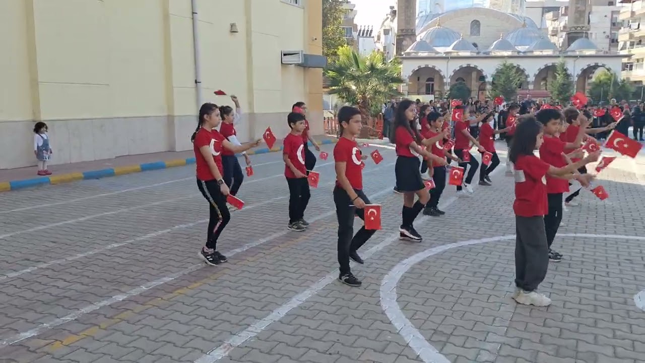 Emin Akın İlkokulu 4C sınıfı öğrencilerinden Sen Rahat Uyu Atam gösterisi