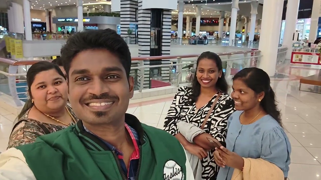 Me Walking with Sister's at Big Mall Inside 😭💠🙄🧐😳😇